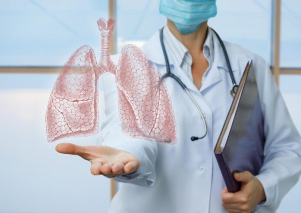 doctor-shows-human-lungs-background-window_646443-1478 doctor-shows-human-lungs-background-window_646443-1478